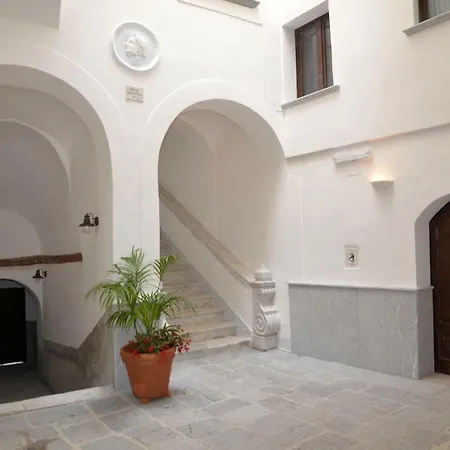 Palazzo Di Mayo *