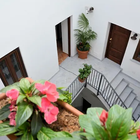 Palazzo Di Mayo * مدينة سان غيوفاني أبيرو